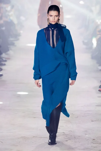 Look 11